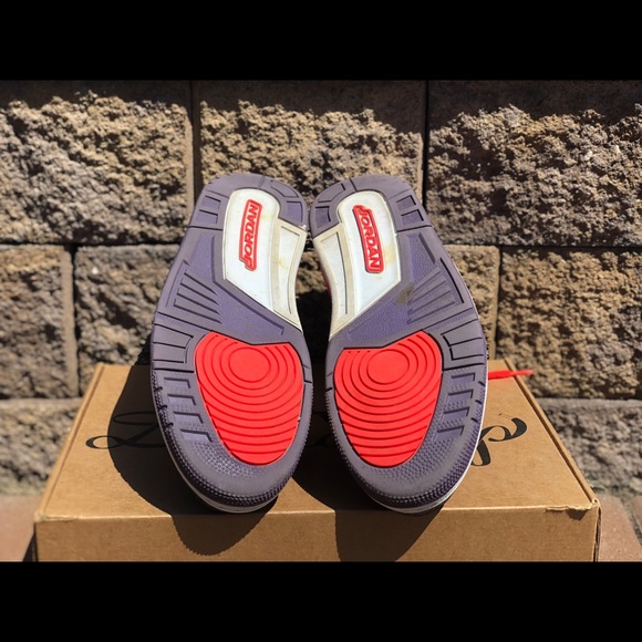 Air Jordan 3 Retro Crimson - Picture 15 of 16